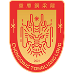 接地气,重庆球迷趴在草地上透过围栏缝隙观看铜梁龙热身赛 新闻 接地气,重庆球迷趴在草地上透过围栏缝隙观看铜梁龙热身赛 新闻