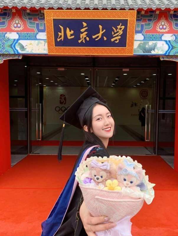 “北大毕业当短剧演员,疯了吗?”当事人回应:有心理落差但从不“玻璃心” 新闻 “北大毕业当短剧演员,疯了吗?”当事人回应:有心理落差但从不“玻璃心” 新闻