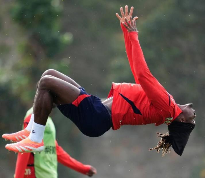  乌切租借之旅遇阻，水晶宫买断条件落空；赫塔费迎来回归可能。 体育新闻 乌切租借之旅遇阻，水晶宫买断条件落空；赫塔费迎来回归可能。 体育新闻