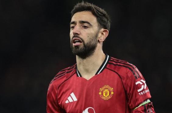  名记爆料：曼联若能重塑B费核心地位，他或将选择继续留队；沙特兴趣未减，信任考验来临。 体育新闻 名记爆料：曼联若能重塑B费核心地位，他或将选择继续留队；沙特兴趣未减，信任考验来临。 体育新闻 名记爆料：曼联若能重塑B费核心地位，他或将选择继续留队；沙特兴趣未减，信任考验来临。 体育新闻