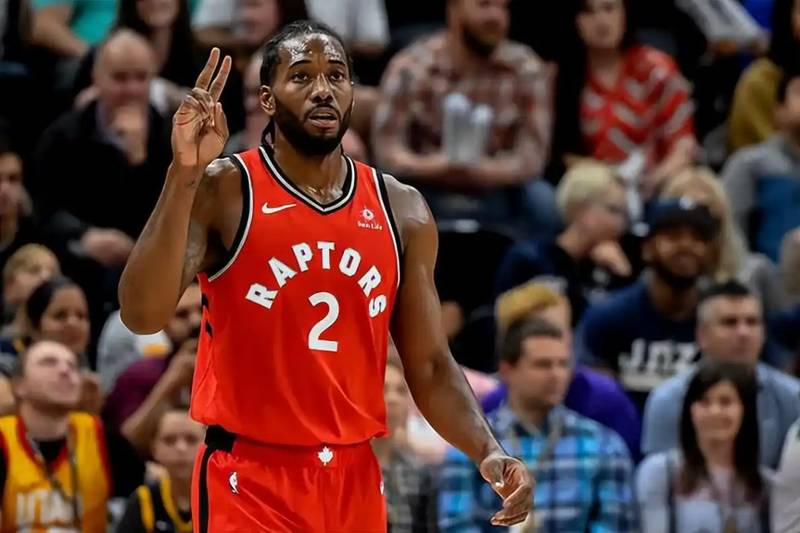  马刺体系重构全解析：从防守哲学到进攻矩阵的战术跃迁 体育新闻