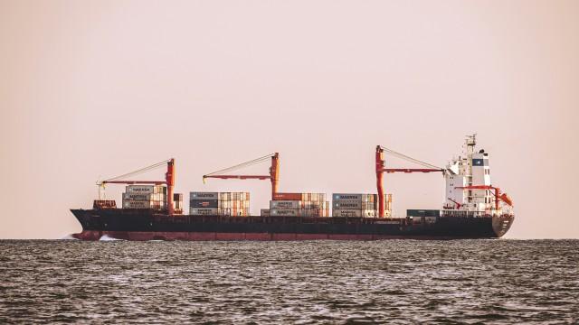  「关税风暴2.0：特朗普政府15%税率背后的政策逻辑与技术细节」 股票财经