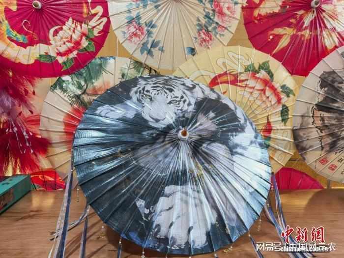  从82道古法工序到全球市场：湘中小镇油纸伞产业技术突围全记录 文化旅游