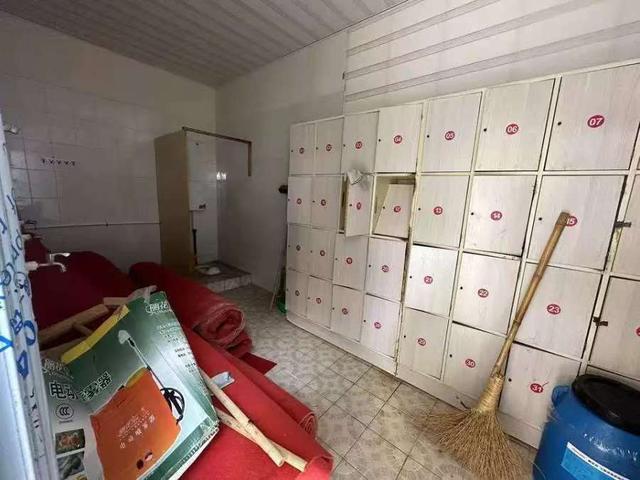  法拍房产权雷区：别墅小区公用配套设施的拍卖陷阱与风控策略 房产家居